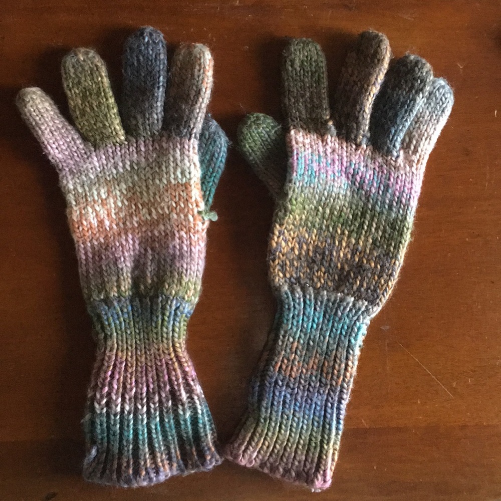 Knit gloves in pastel rainbow colors!